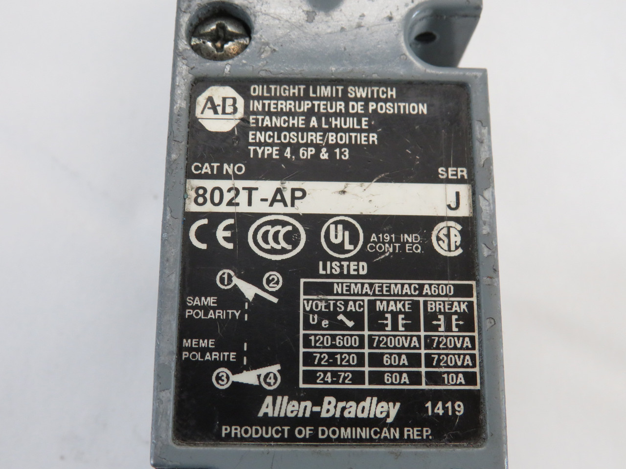 Allen-Bradley 802T-AP Series J Oiltight Limit Switch C/W 40146-747-63 Head USED