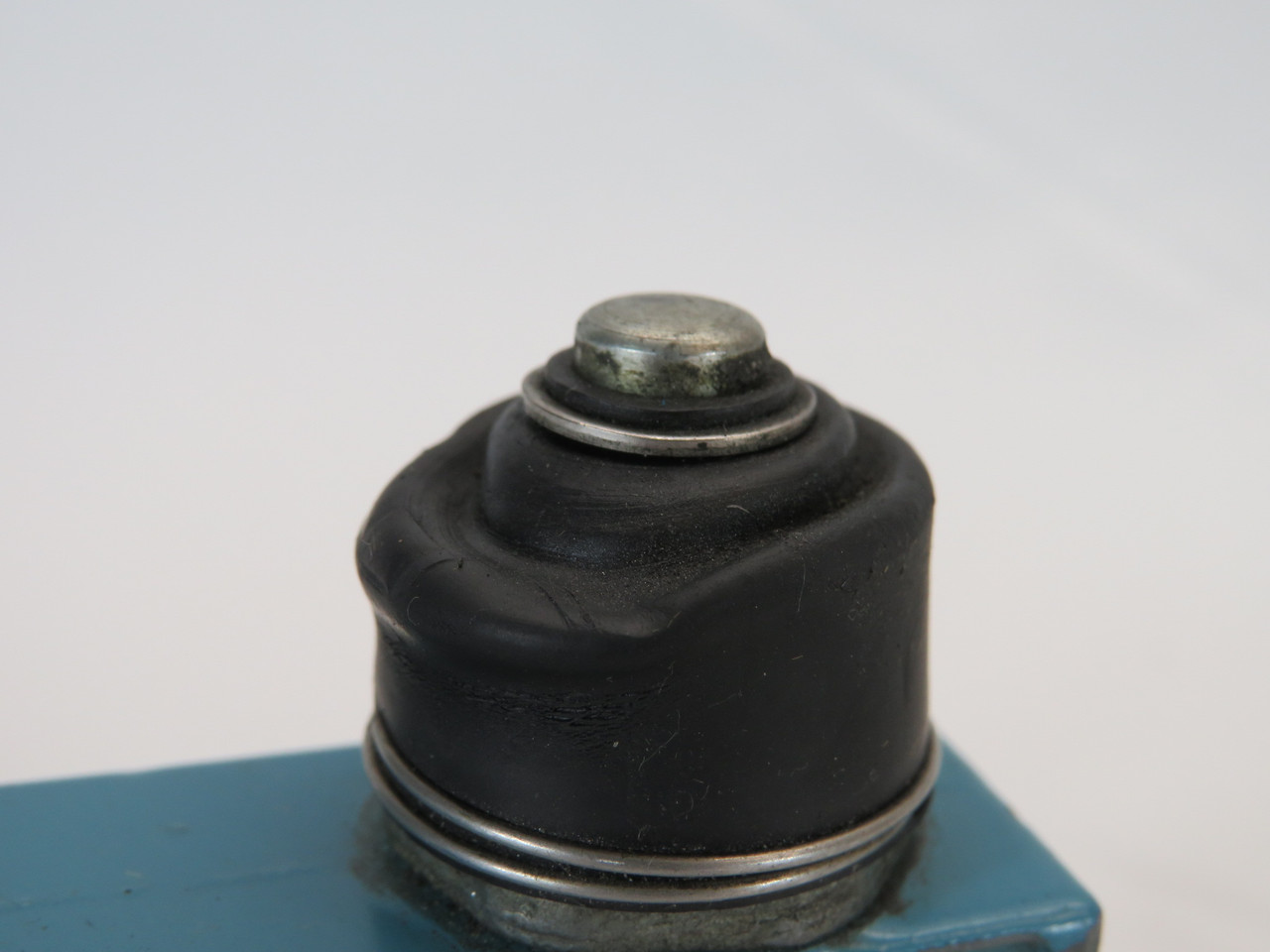 Microswitch BZE6-2RN Limit Switch 15A@125/250/480V 2A@600V WARPED GASKET USED