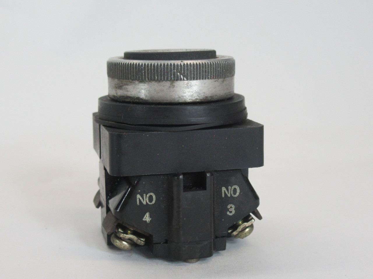 TEC Tachikawa 41-14393 Momentary Push Button 220V 3A 1NO 1NC Black Cap USED