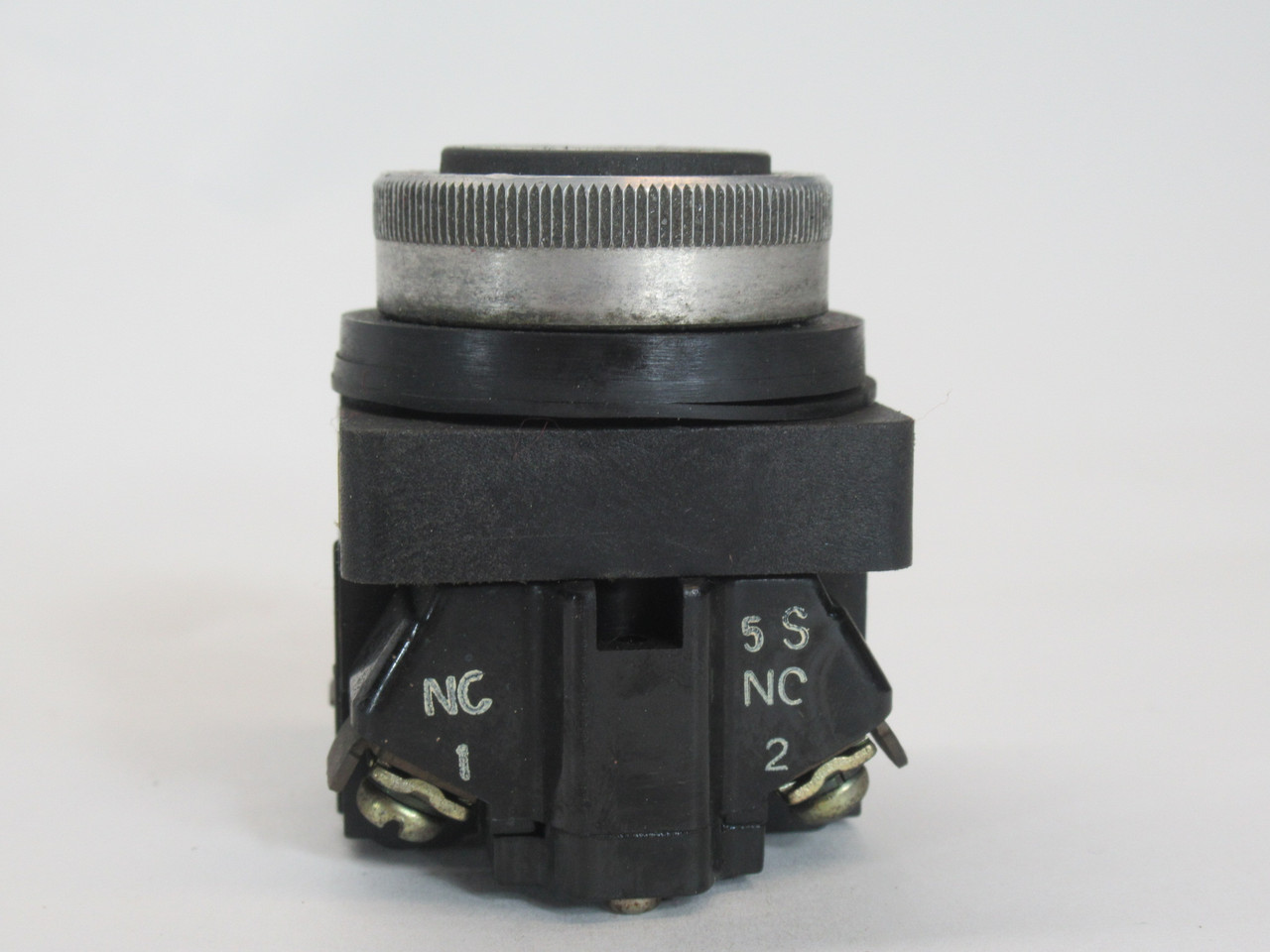 TEC Tachikawa 41-14393 Momentary Push Button 220V 3A 1NO 1NC Black Cap USED
