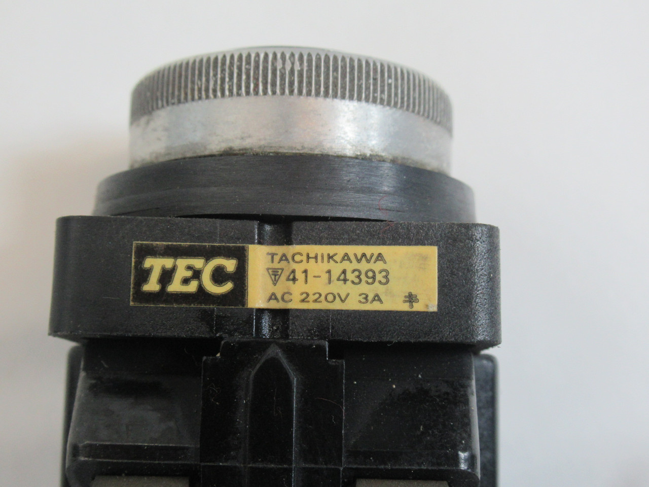 TEC Tachikawa 41-14393 Momentary Push Button 220V 3A 1NO 1NC Black Cap USED