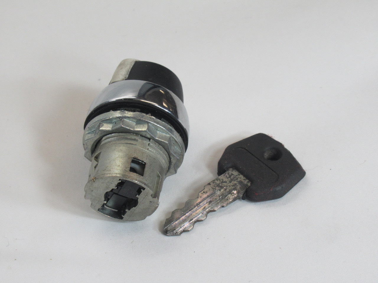 Allen-Bradley 800FM-KM21 Keyed Selector Switch 2-Position with Key USED