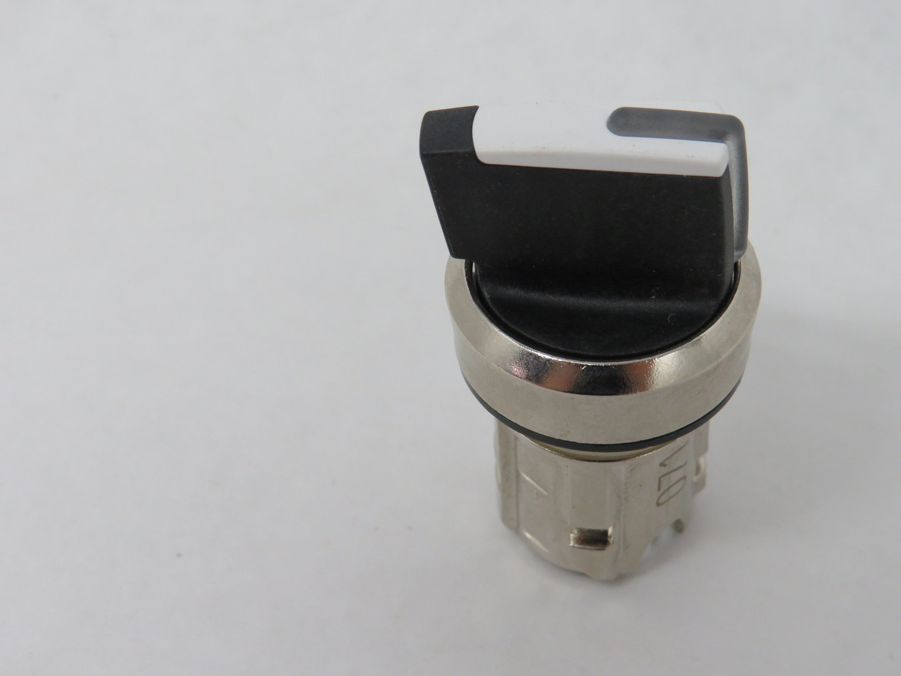 Siemens 3SU1052-2BF60-0AA0 Metal Selector Switch Operator 2 Positions NOP