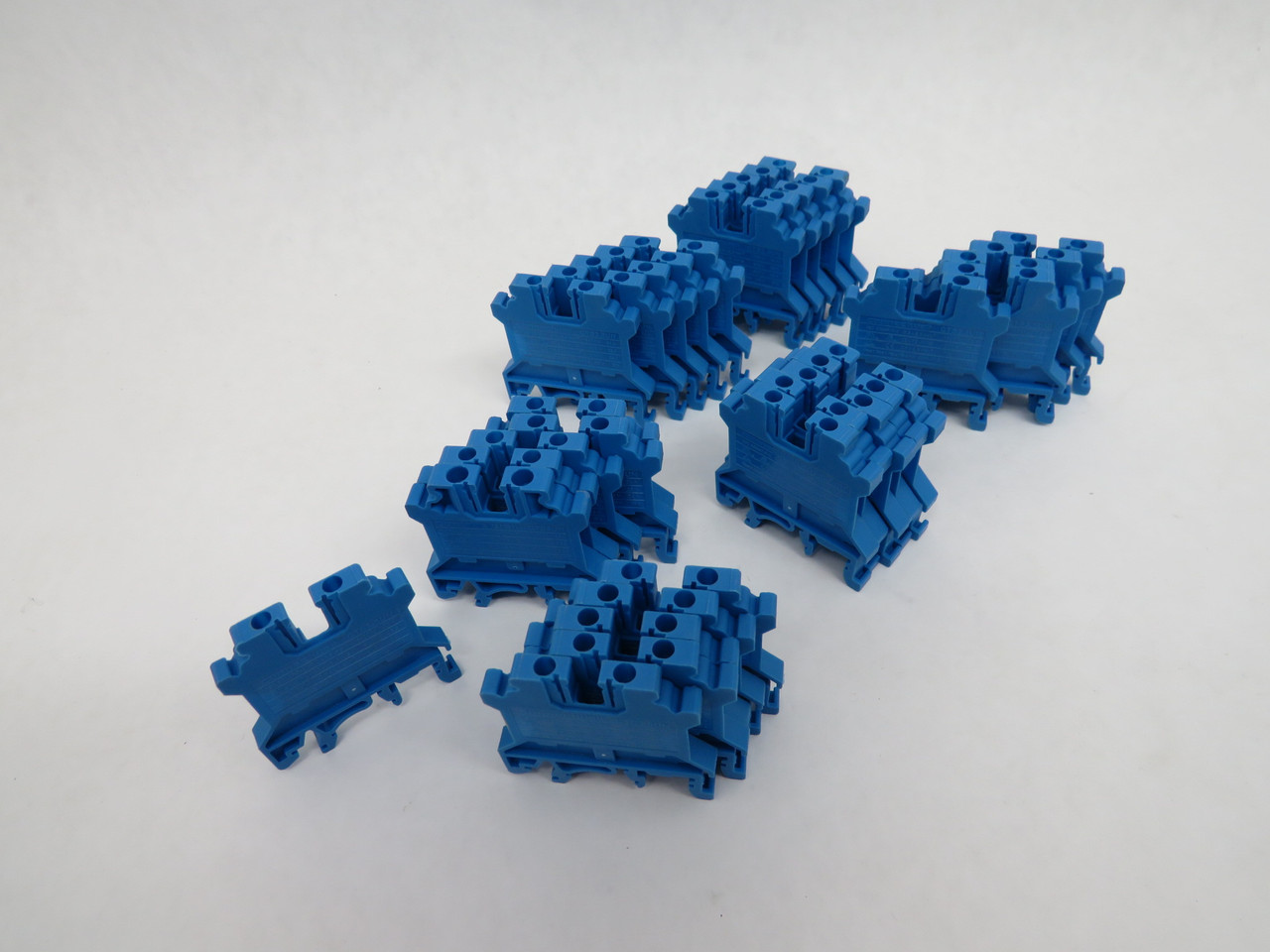 Connectwell CTS2.5UN/BU Blue Terminal Block 1000V 24A 22-12AWG Lot of 31 NEW