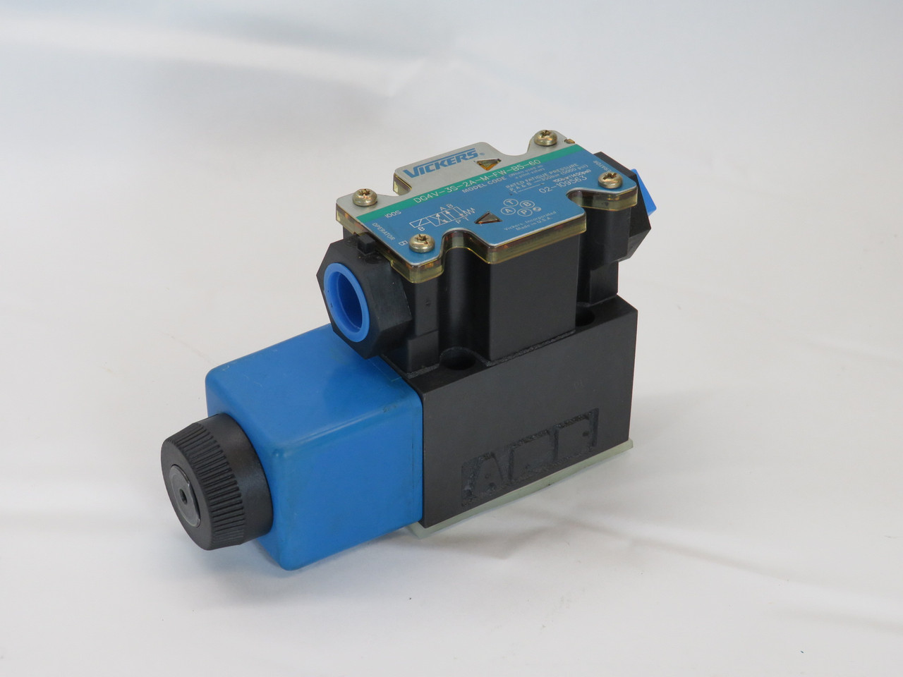 Vickers DG4V-3S-2A-M-FW-B5-60 Directional Control Valve 110V@50Hz 120V@60Hz NOP