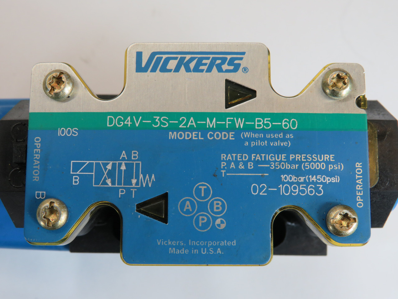 Vickers DG4V-3S-2A-M-FW-B5-60 Directional Control Valve 110V@50Hz 120V@60Hz NOP