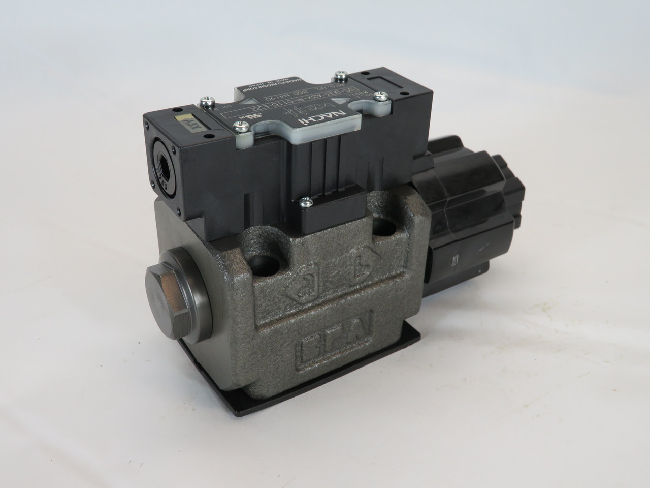 Nachi SS-G03-A3X-R-C115-E22 Directional Valve 115V@50/60Hz SHELF WEAR NOP