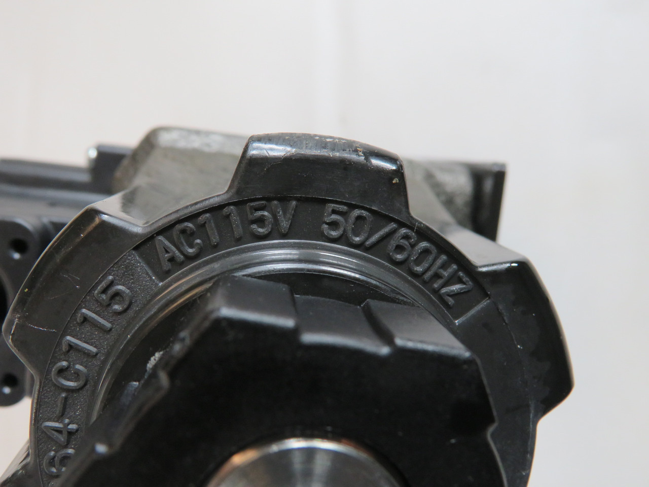 Nachi SS-G03-A3X-R-C115-E22 Directional Valve 115V@50/60Hz SHELF WEAR NOP