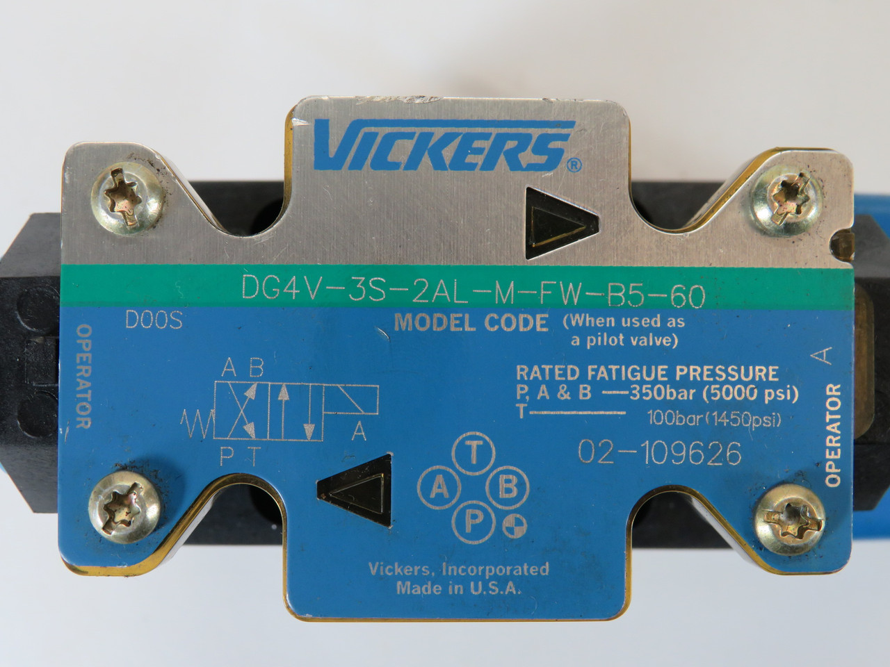 Vickers DG4V-3S-2AL-M-FW-B5-60 Directional Control Valve 120V SHELF WEAR NOP