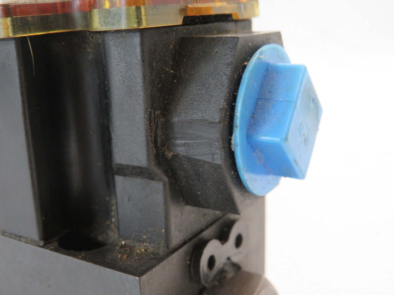 Vickers DG4V-3S-2A-M-FW-B5-60 Directional Valve 120V@60Hz SHELF WEAR USED