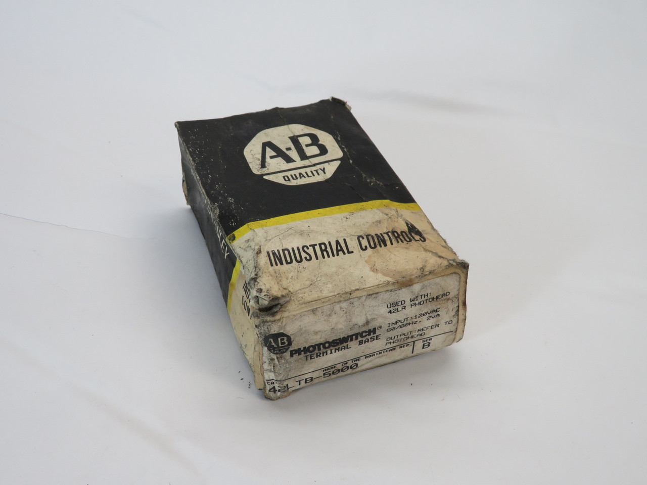 Allen-Bradley 42LTB-5000 Series B Terminal Base 120V SHELF WEAR/BOX DAMAGE NEW