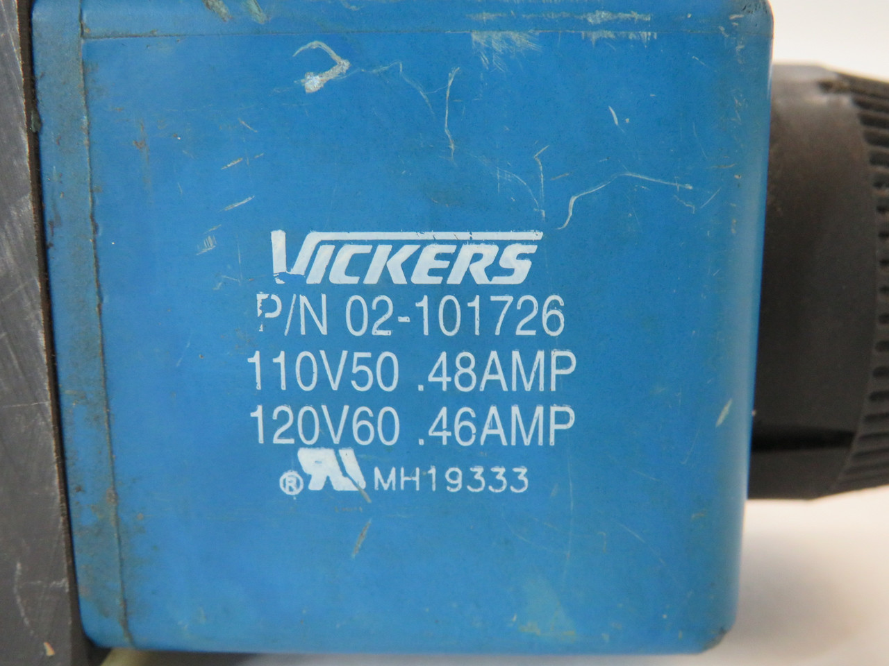 Vickers DG4V-3S-6C-M-U-B5-60 Solenoid Valve 110V@50Hz 120V@60Hz CHIPPED USED