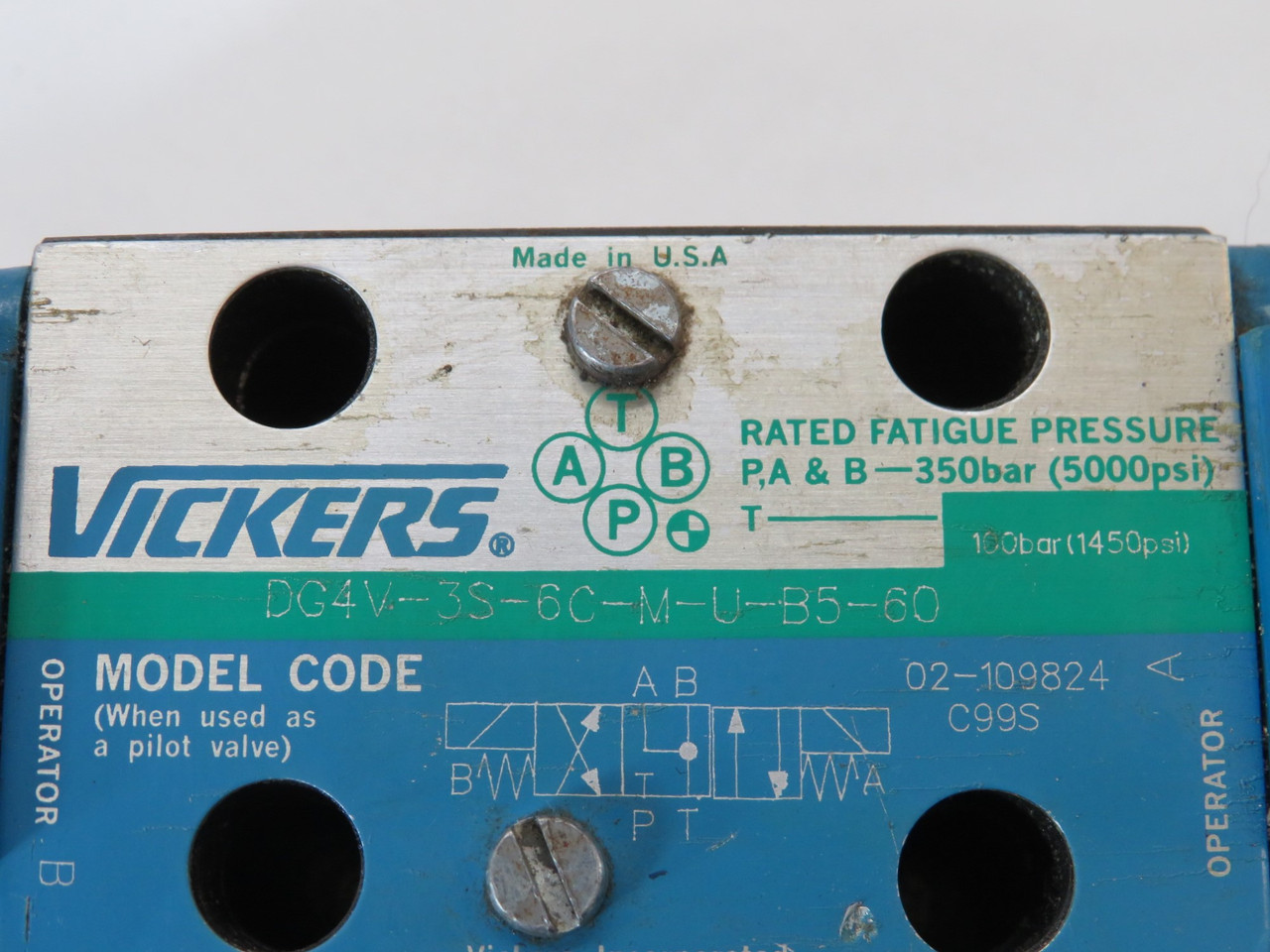 Vickers DG4V-3S-6C-M-U-B5-60 Solenoid Valve 110V@50Hz 120V@60Hz CHIPPED USED