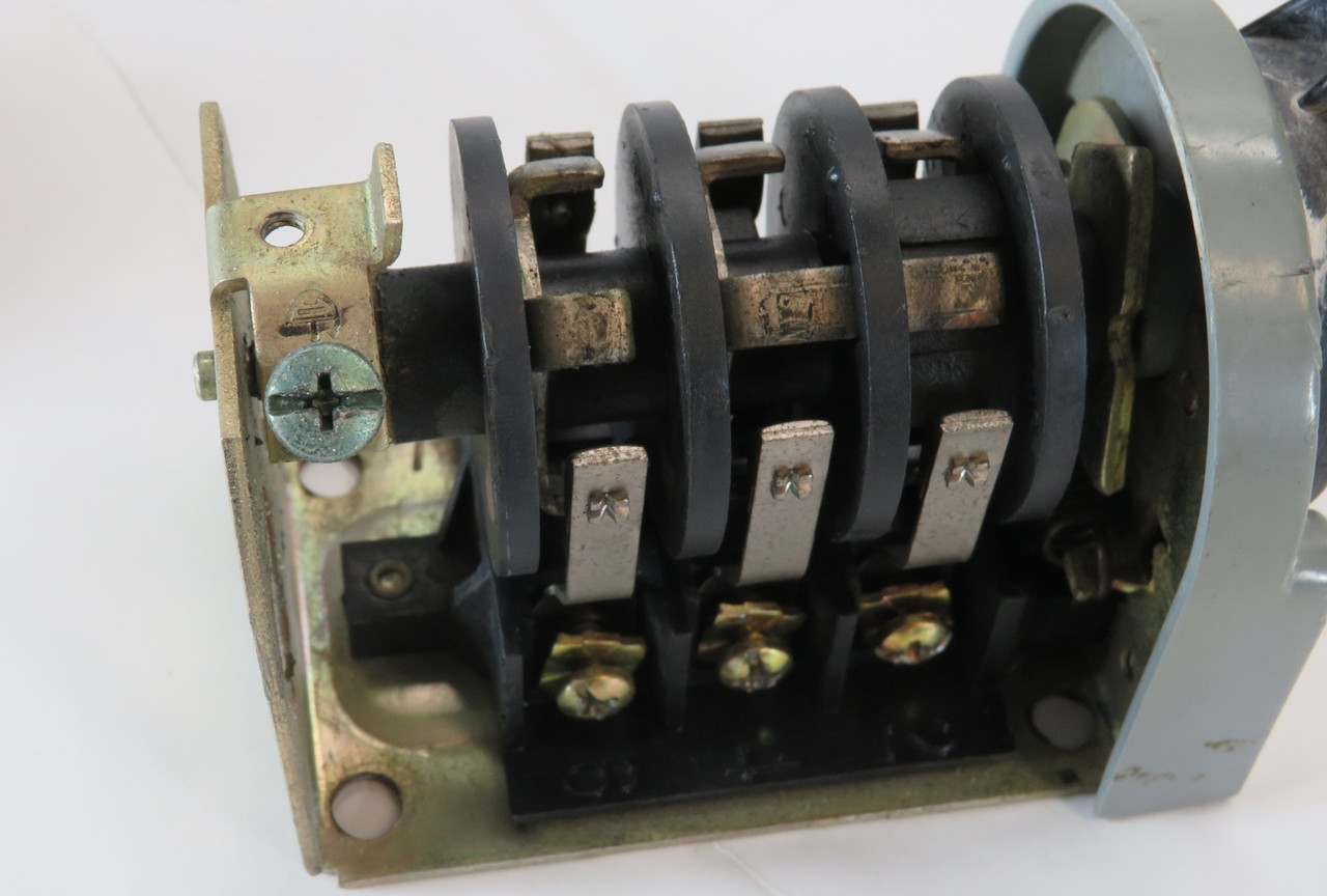 Square D 2601AG2 Series B Reversing Drum Switch 2HP 230/575VAC 3P USED