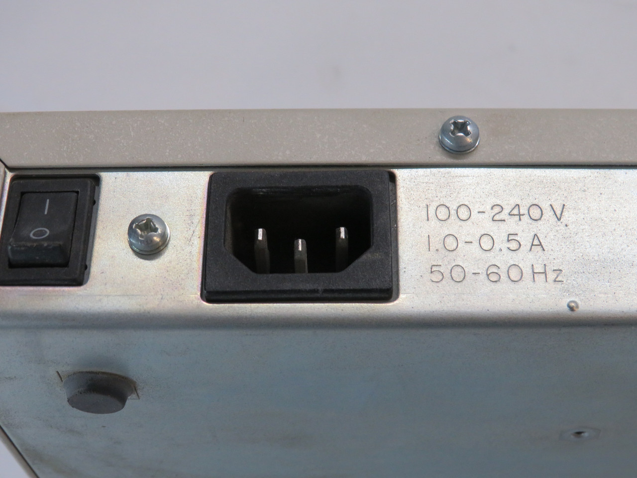 SynOptics 2800A 10 Base-T Workgroup Concentrator 100-240V 1-.5A 50-60Hz USED