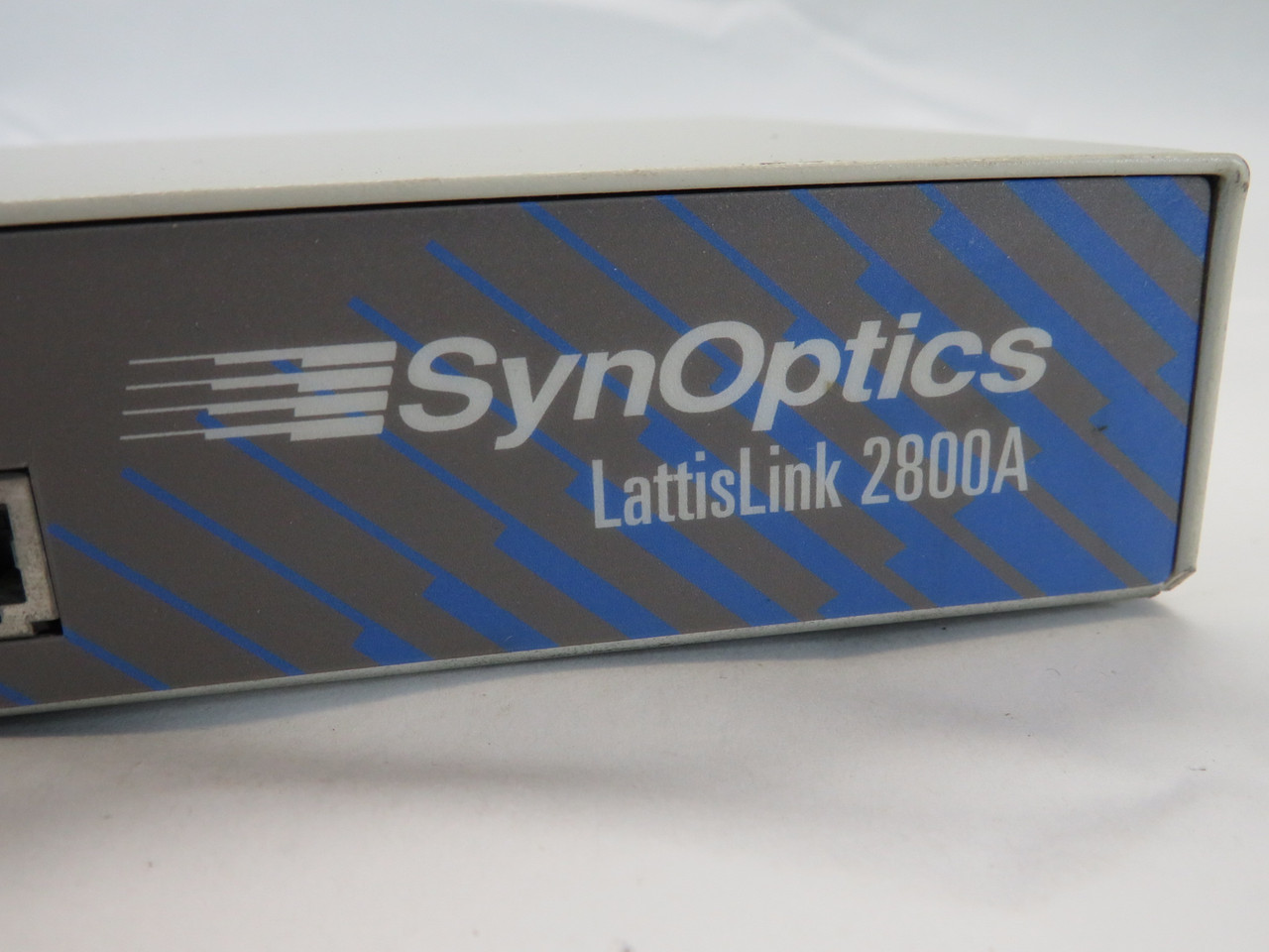 SynOptics 2800A 10 Base-T Workgroup Concentrator 100-240V 1-.5A 50-60Hz USED