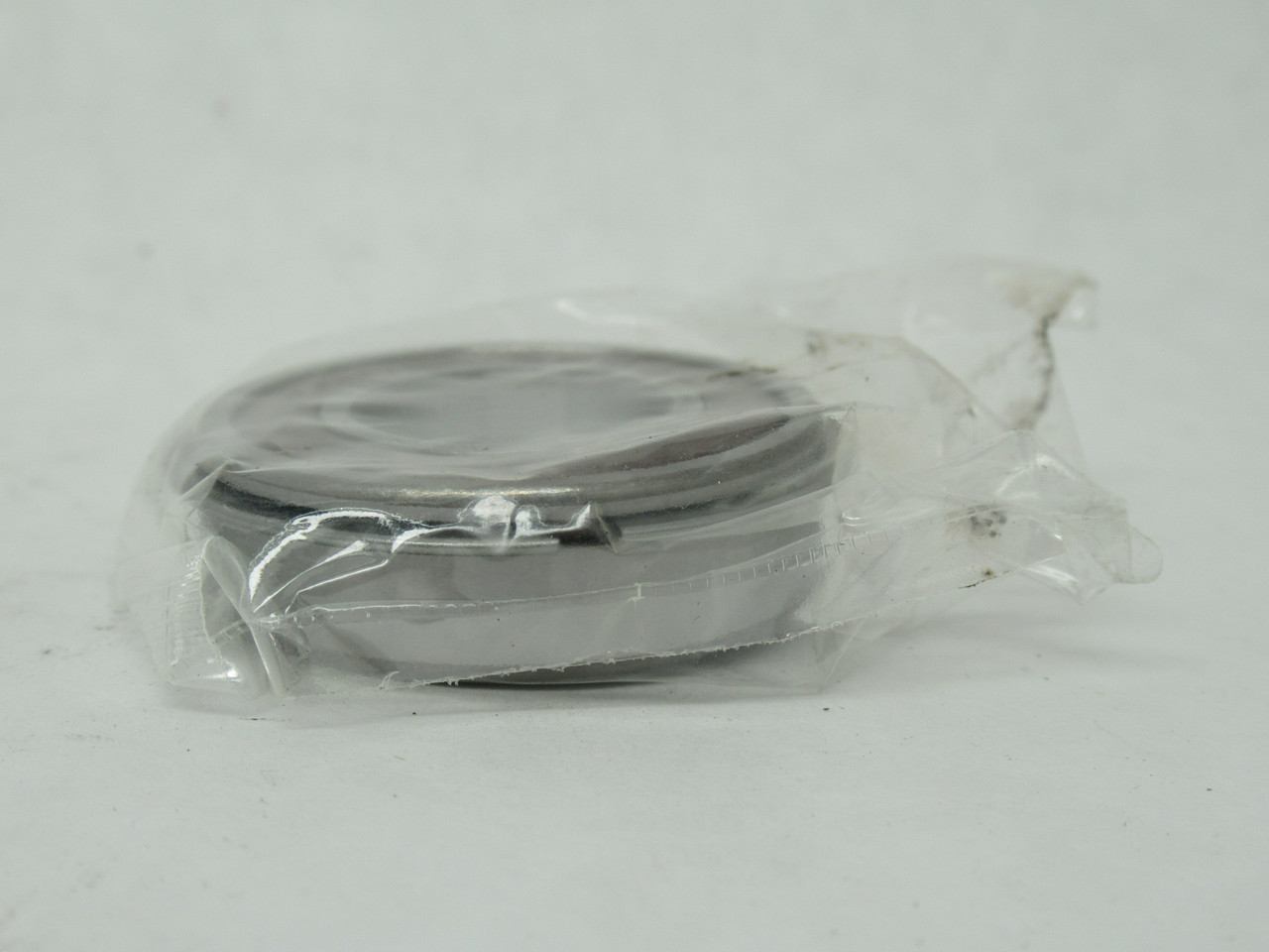 NSK 6004DDUNR Deep Groove Ball Bearing 42mm OD 20mm ID 12mm W DAMAGED BOX NEW