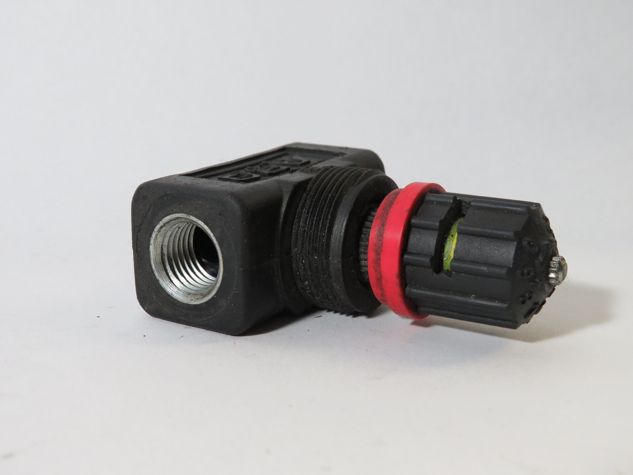 ARO 104104-F02 Flow Control Valve 1/4" NPT 200 psi USED