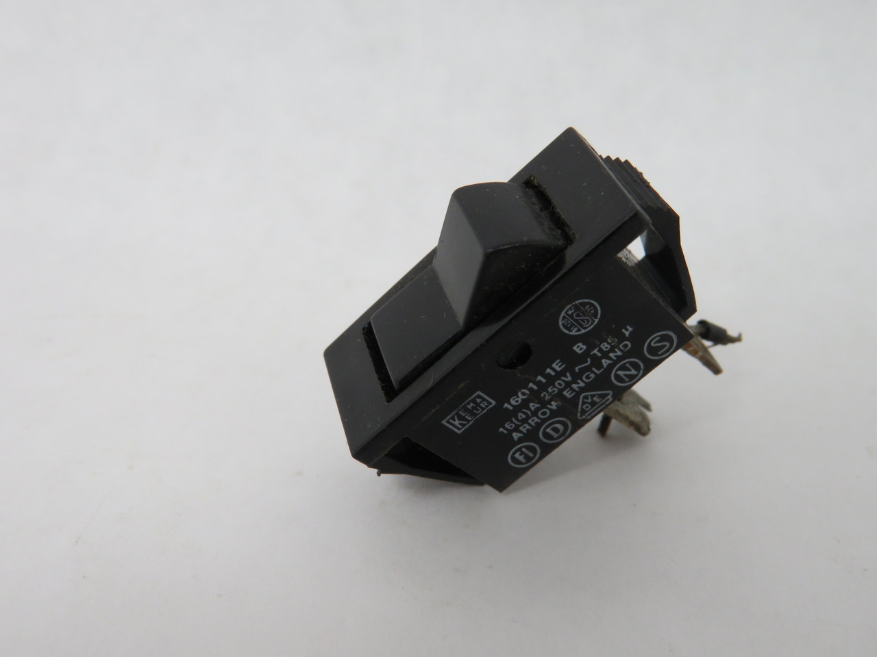 Arrow 160111E-B Black Rocker Switch (ON)-NONE-OFF 16(4)A 250VAC SPST USED