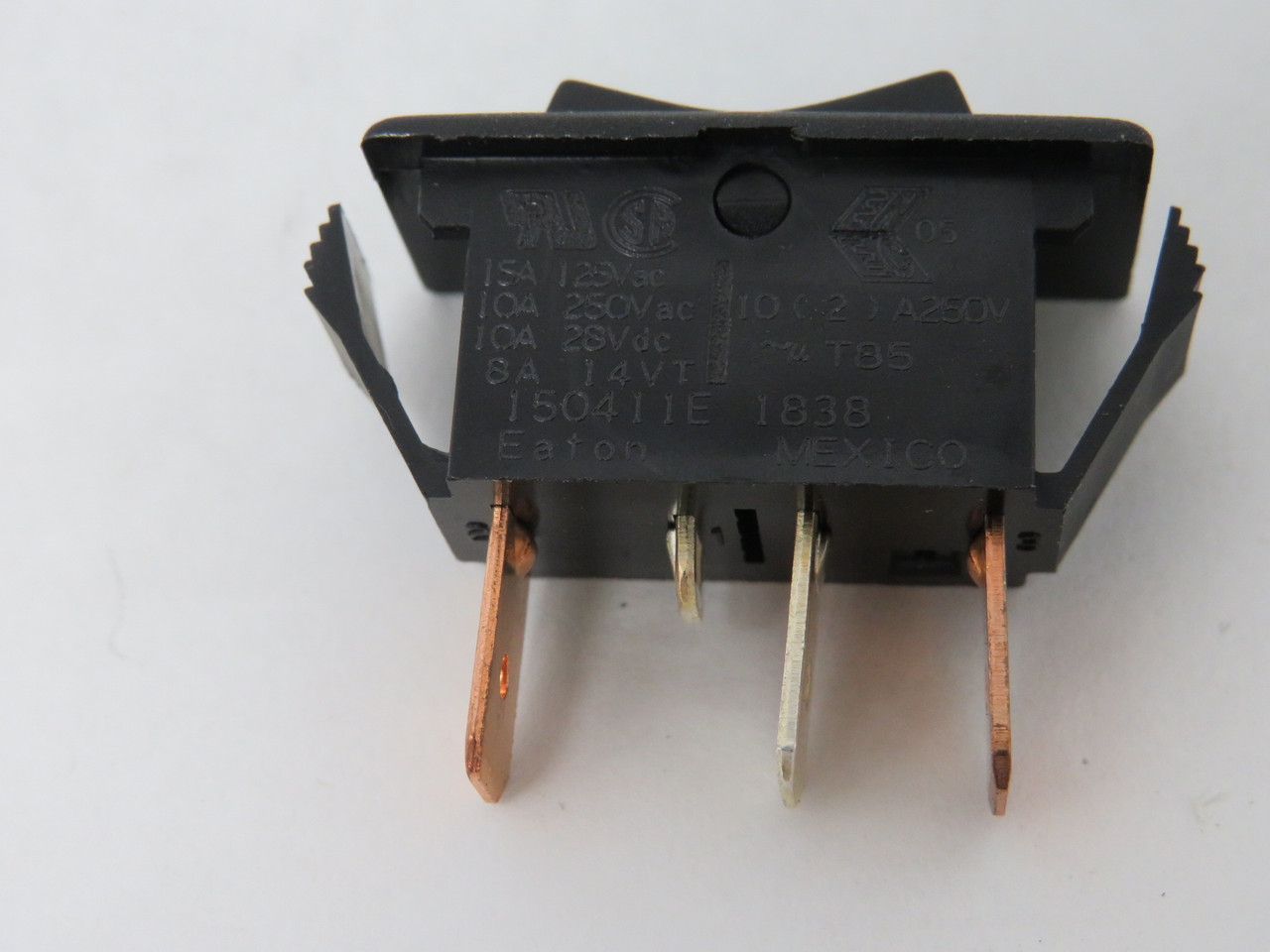 Eaton 150411E Non-Illuminated Rocker Switch ON-OFF-ON 15A 125VAC SPDT NOP