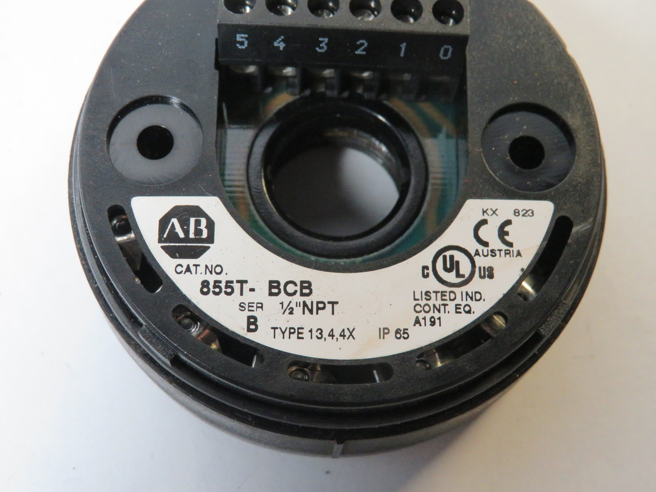 Allen-Bradley 855T-BCBC Series B Stacklight Mounting Base and Cap 1/2" NPT USED