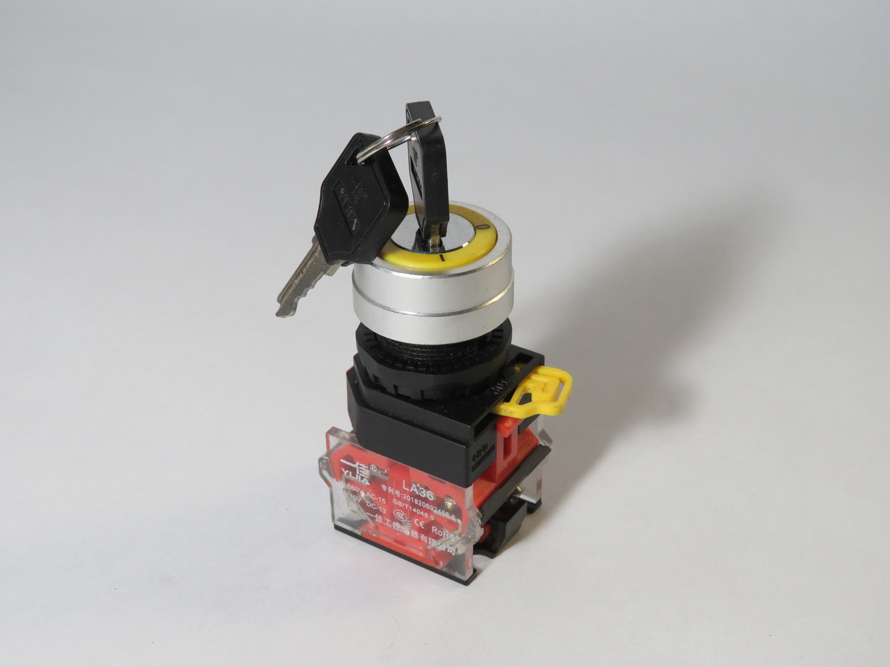 Yijia LA36-11Y/21 Keyed Selector Switch 2-Position Maintained 660V 1NO 1NC NOP