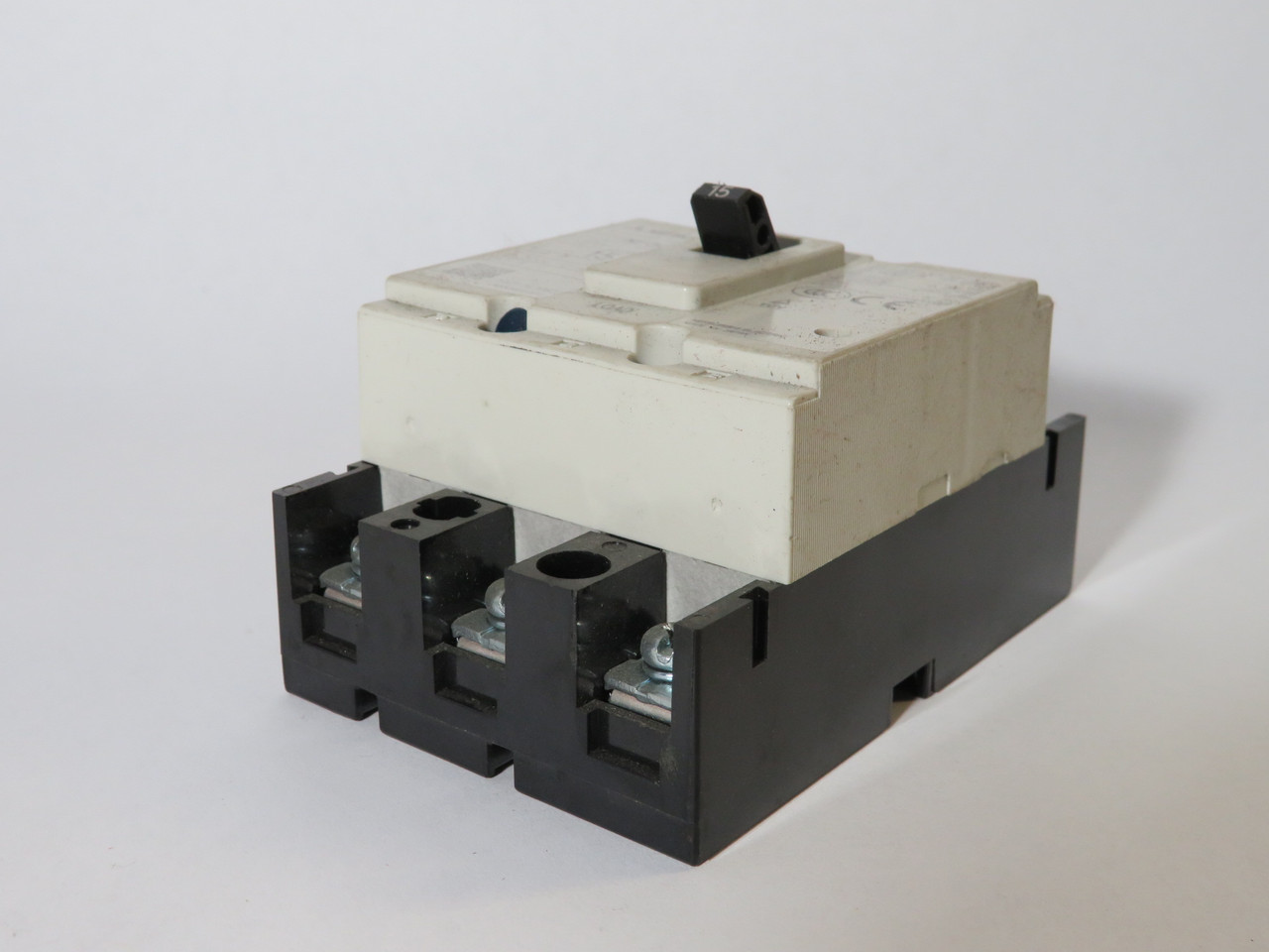 Mitsubishi NF30-CS-3P-15A Circuit Breaker 15A 500V 3-Pole USED