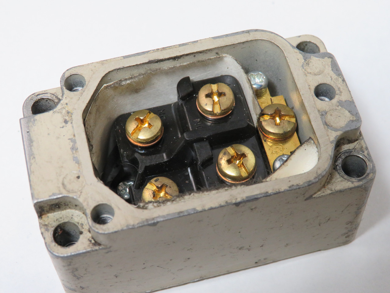 Omron WLNJ-30TS Limit Switch Body 250VAC 48VDC 2A NO HEAD USED