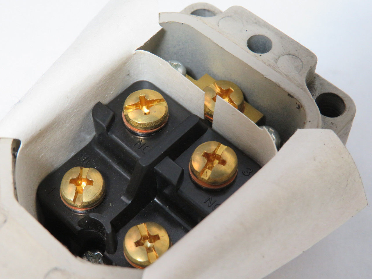Omron WLNJ-S2TS Limit Switch Body 250VAC 48VDC 2A NO HEAD USED