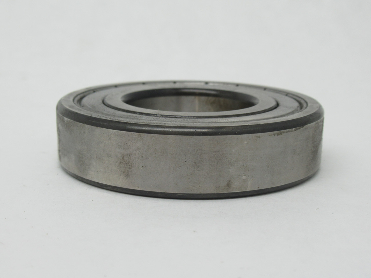 SKF 6207-2Z Deep Groove Ball Bearing 72mm OD 35mm ID 17mm W DAMAGED BOX NEW