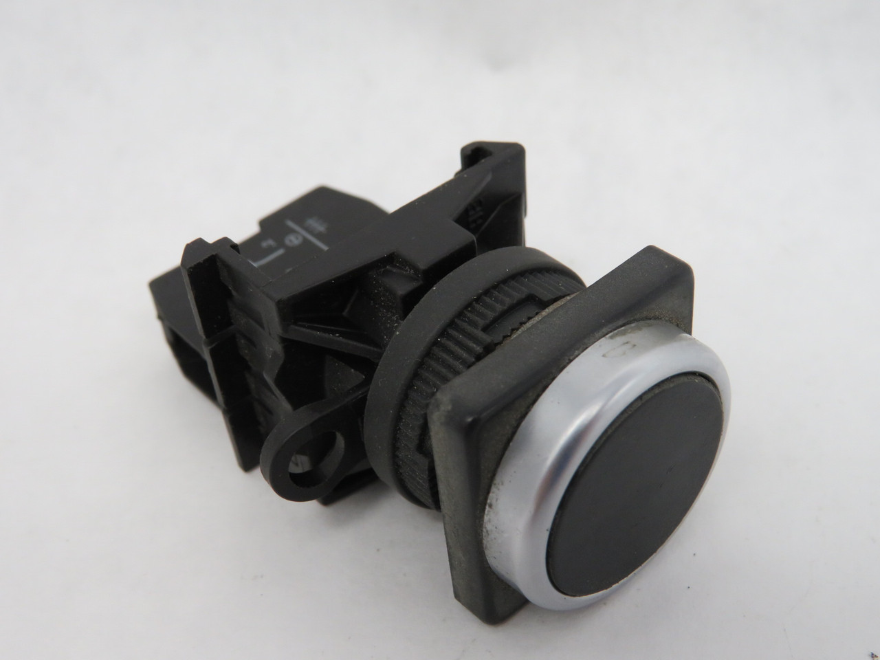 Klockner-Moeller A22-RD-01/K01 Momentary Black Push Button 22.5mm 1NC USED