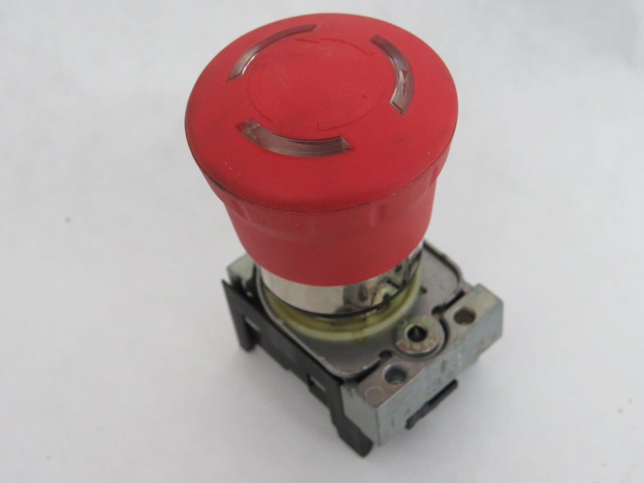 Siemens 3SU1051-1HB20-0AA0 Illuminated Twist Release Emergency w/Mount USED