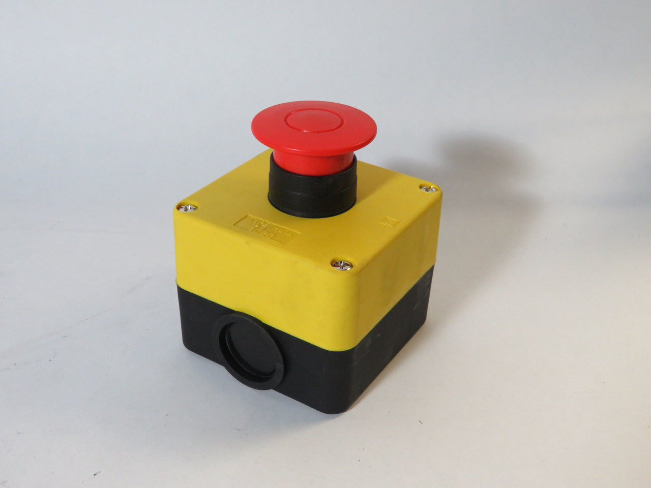 IDEC HW1X-BY411-R Emergency Stop Station 40mm Push-Pull Reset 1NO 1NC NEW