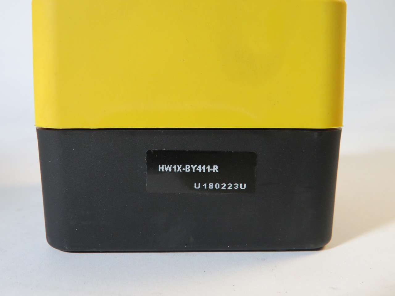 IDEC HW1X-BY411-R Emergency Stop Station 40mm Push-Pull Reset 1NO 1NC NEW