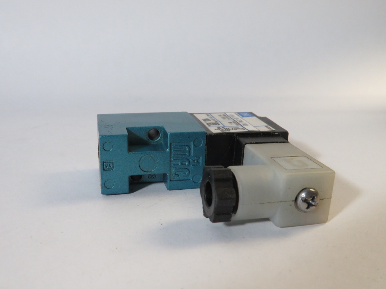MAC 45A-L00-DDAJ-1KD 4/2-Way Solenoid Valve 24VDC 120 psi MODIFIED USED