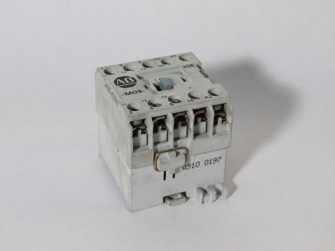 Allen-Bradley 100-M09ND3 Miniature Contactor 110V 50Hz 110-120V 60Hz 3P 1NO USED