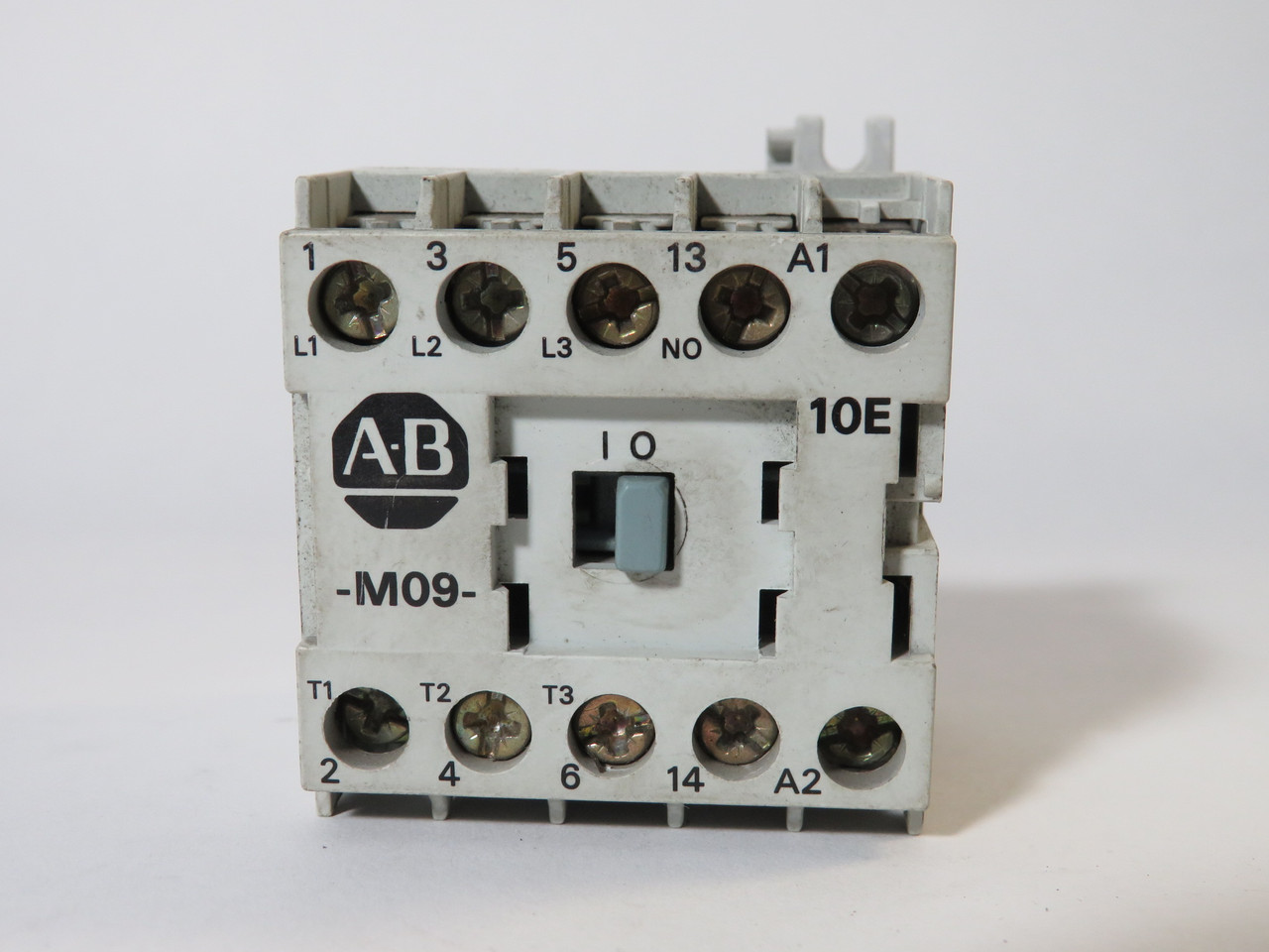 Allen-Bradley 100-M09ND3 Miniature Contactor 110V 50Hz 110-120V 60Hz 3P 1NO USED