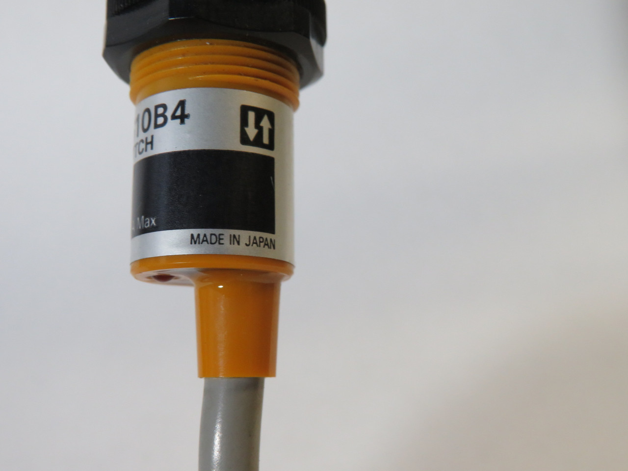 Omron E3F-DS10B4 Photoelectric Sensor 12-24VDC 100mA 0.1m Distance 2m L NOP