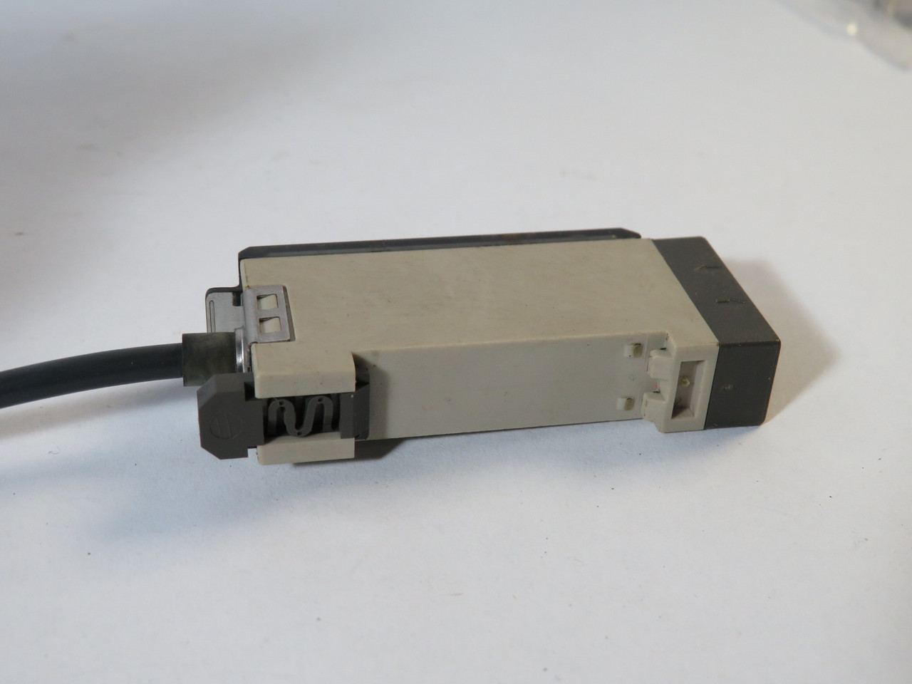 Omron E3X-A11 Photoelectric Switch 10-30VDC 35mA NPN 2m L NEW