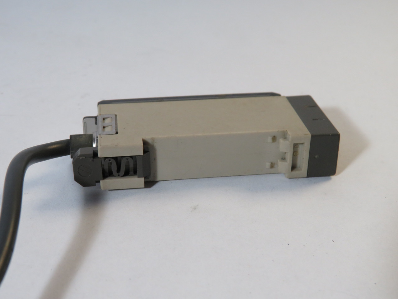 Omron E3X-A11 Photoelectric Switch 10-30VDC 35mA NPN 2m L SHELF WEAR NOP