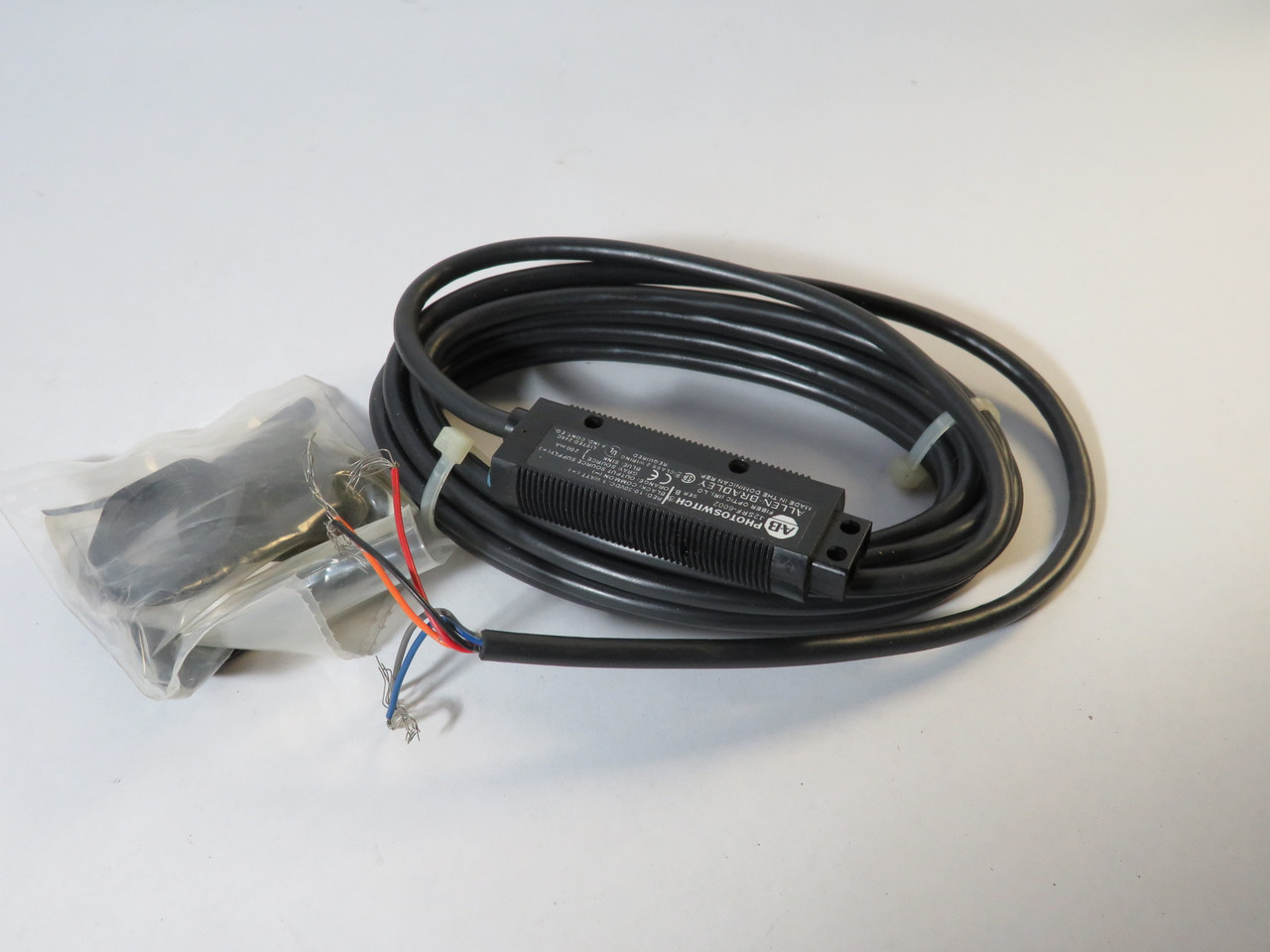Allen-Bradley 42SRF-6002 Series B Photoelectric Sensor 10-30VDC SHELF WEAR NEW