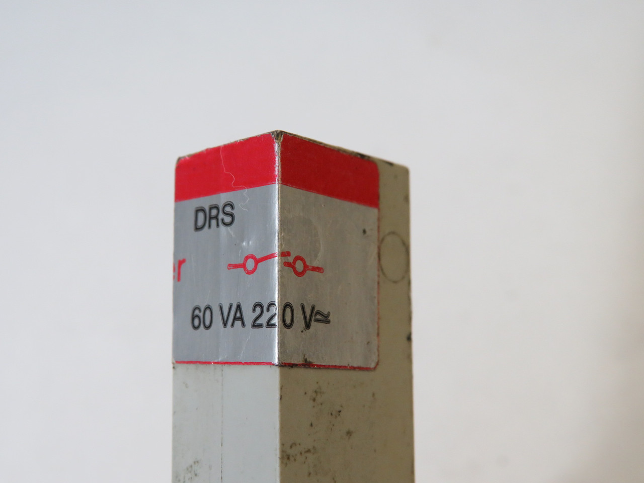 Kubler DRS Magnetic Proximity Switch 220VAC/DC 60VA 12" L MISSING NUT USED