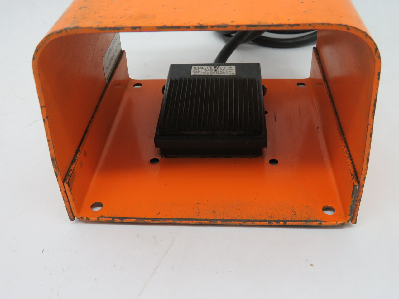 Treadlite T-51-SC36 Foot Switch w/Enclosure 7A 125-250VAC 1/6HP 125VAC USED