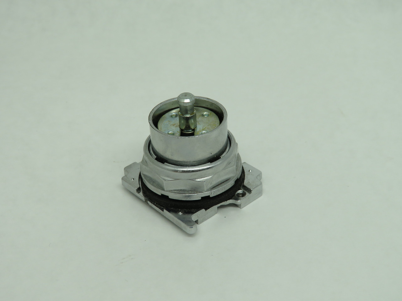 Cutler-Hammer 10250T124 Mushroom Head Operator MISSING CAP/BOX DAMAGE NEW