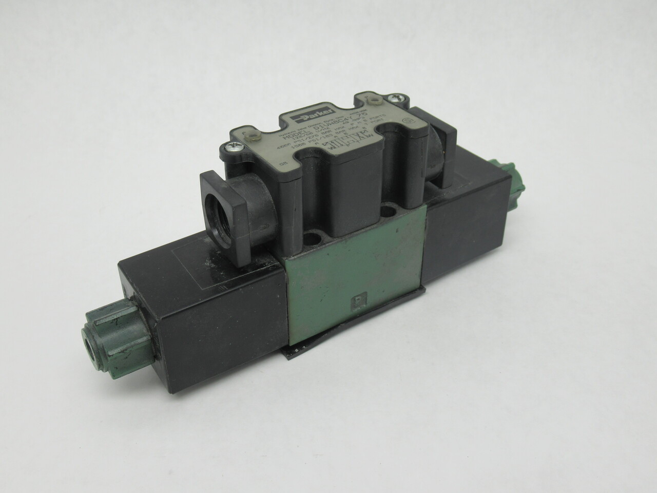 Parker D1VW8C4J-70 Directional Control Valve 24VDC .49A SWAPPED COIL USED