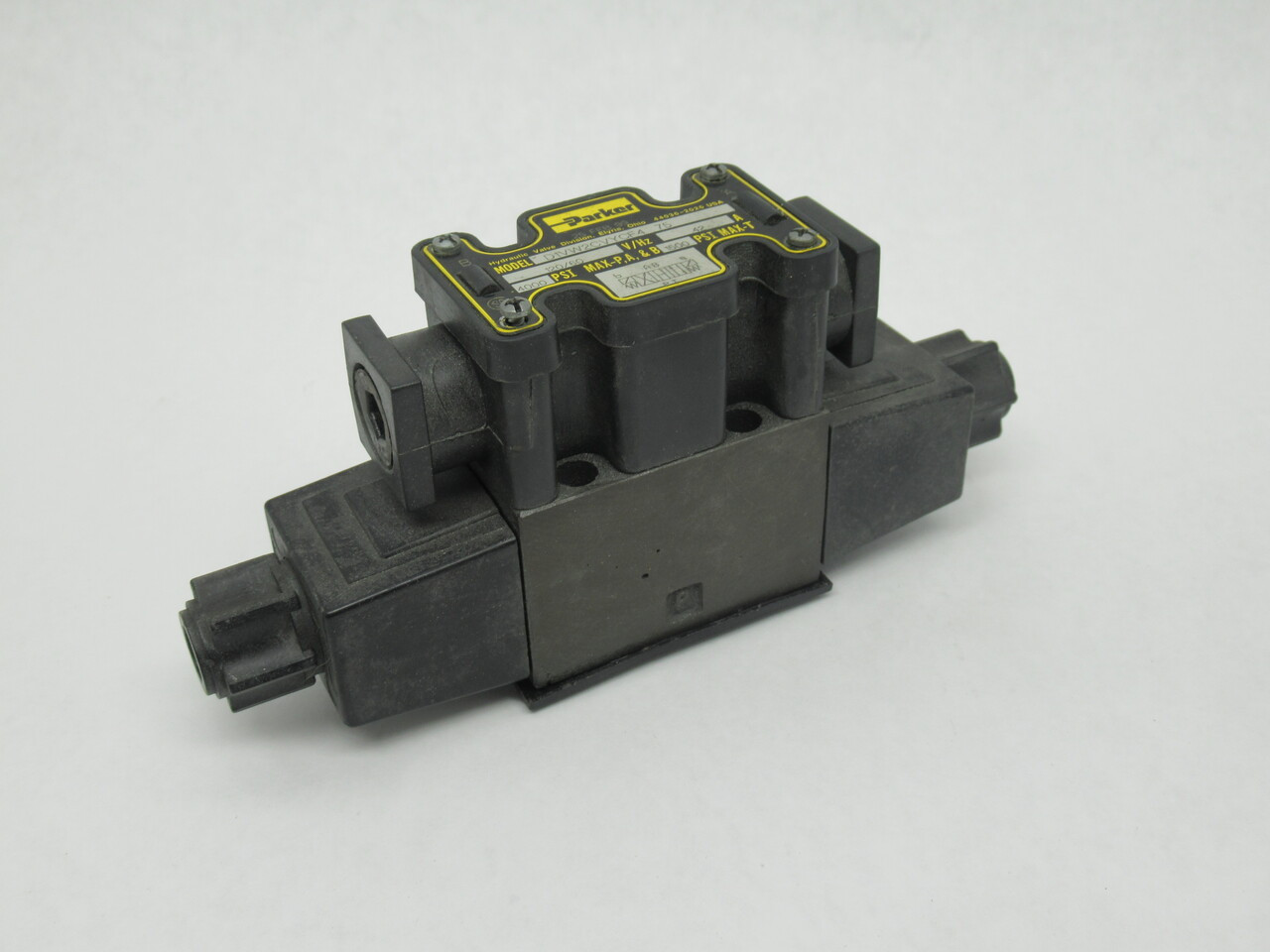 Parker D1VW2CVYCF4-75 Directional Control Valve 120V 60Hz 1500/4000 psi USED