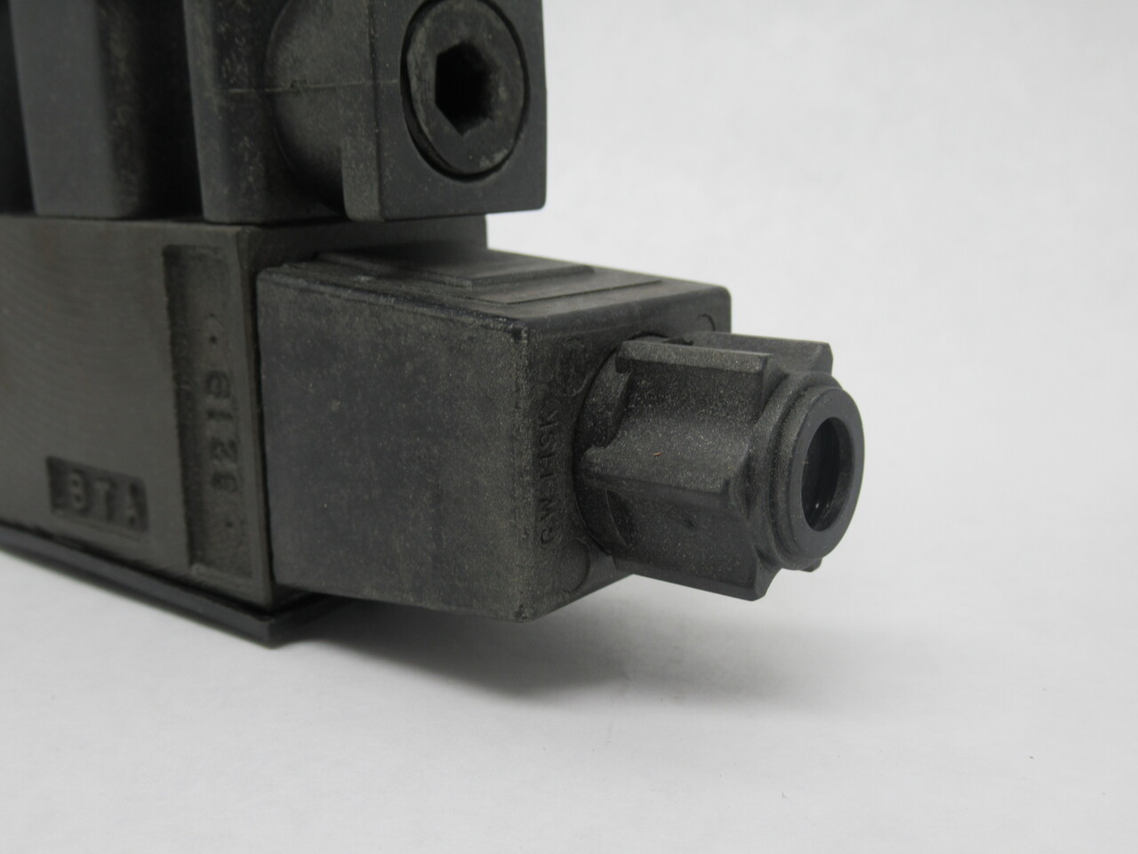 Parker D1VW2CVYCF4-75 Directional Control Valve 120V 60Hz 1500/4000 psi USED