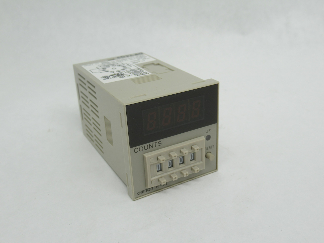 Omron H7CN-XLNM 4-Digit Digital Counter 100-240V 3A@250V 30 cps BOX DAMAGE NEW