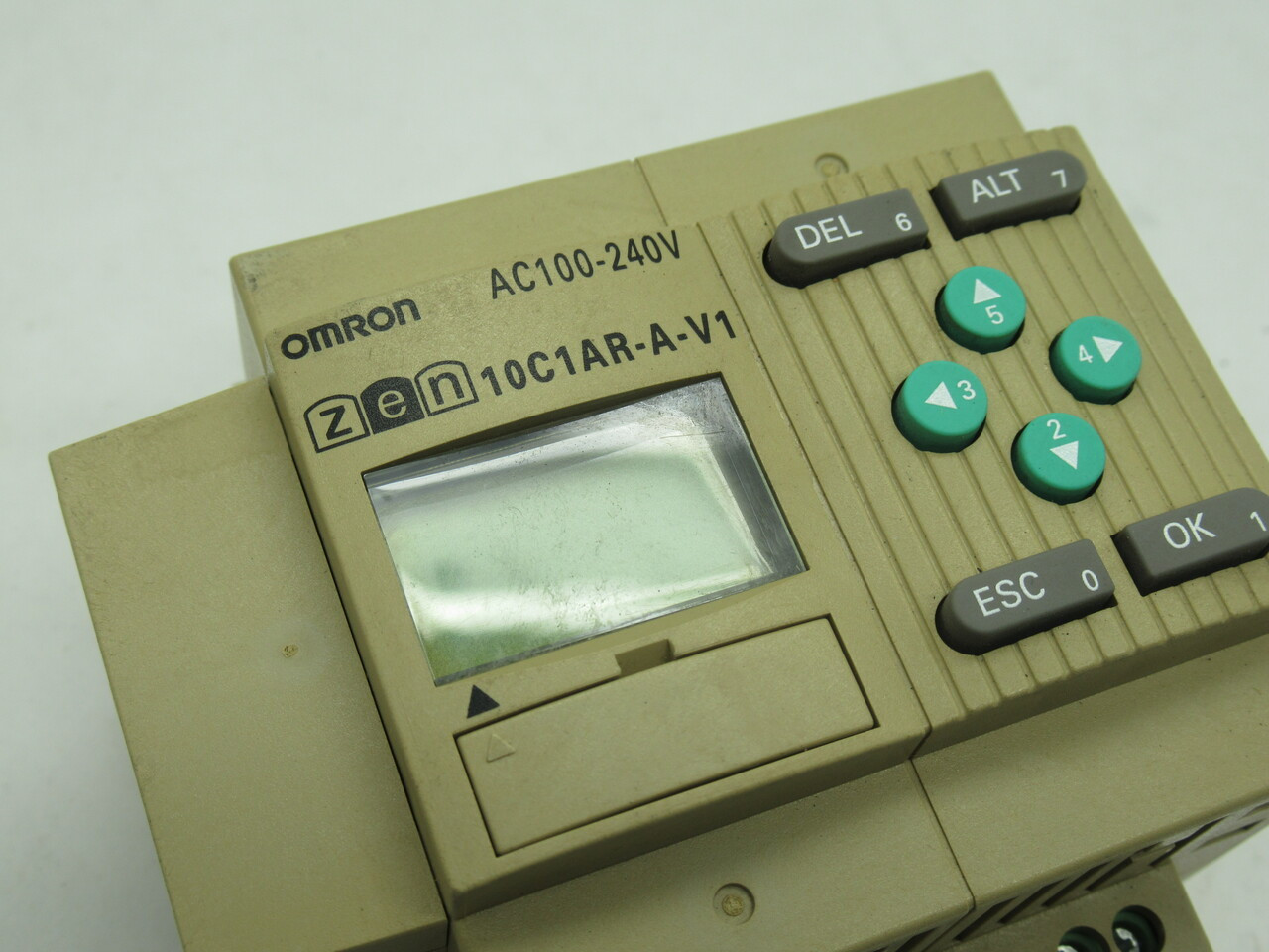 Omron ZEN-10C1AR-A-V1 CPU Unit 24VDC 100-240VAC 6 Input 4 Output USED