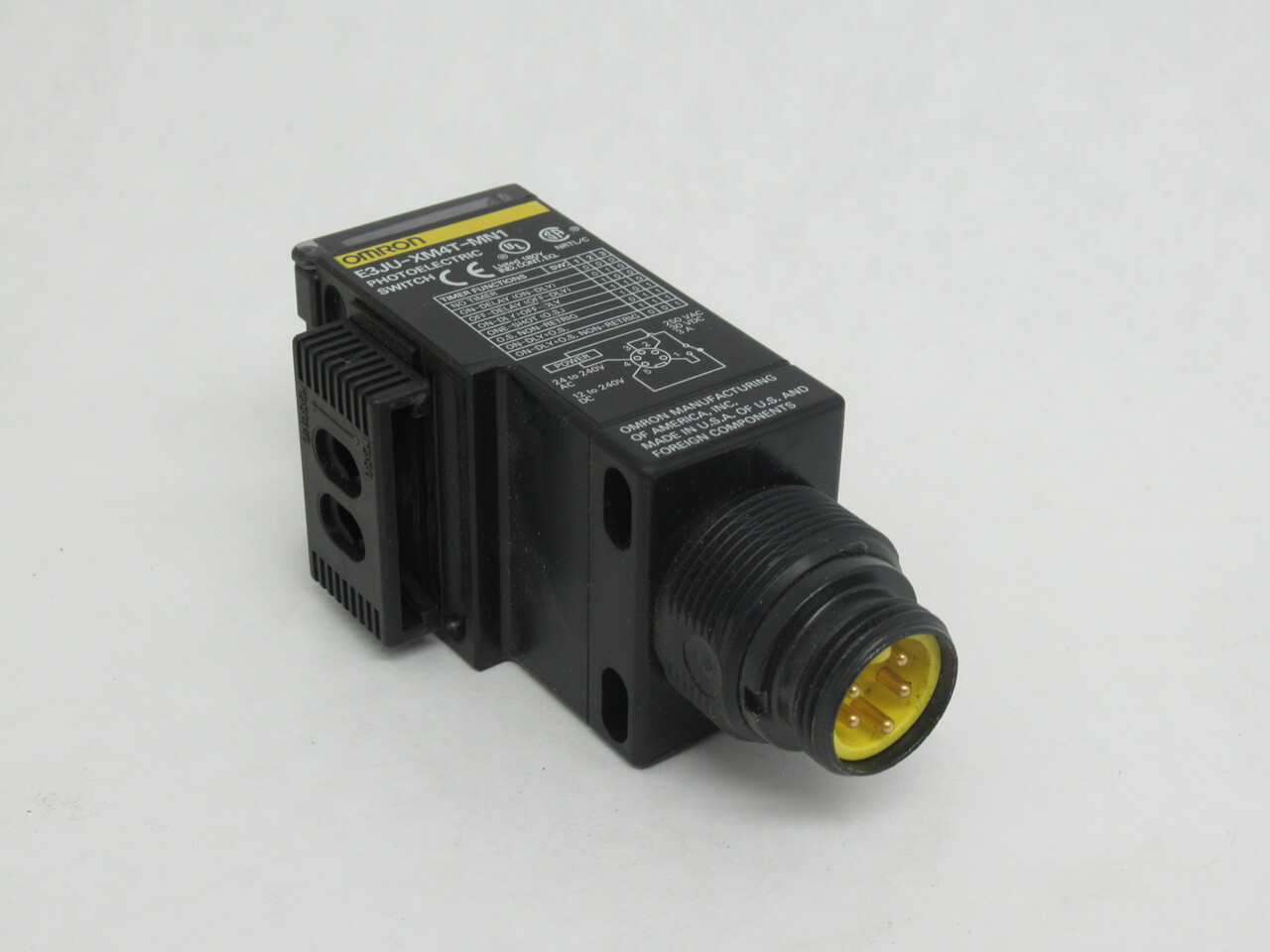 Omron E3JU-XM4T-MN1 Photo Switch 24-240VAC 12-240VDC MISSING HARDWARE USED